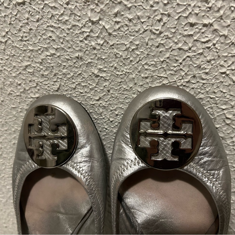 Tory Burch Silver Metallic Ballet Flats 7.5 - Picture 14 of 14